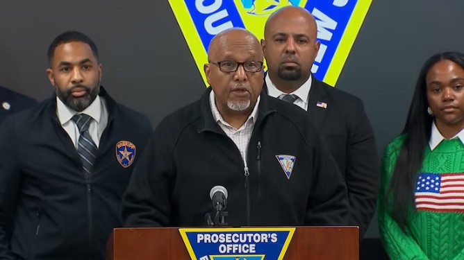 'Vamos por Ustedes': Autoridades de NJ Piden a Sospechosos que se Entreguen por Mortal Tiroteo de Niño de 10 Años
