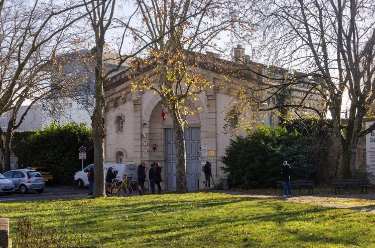 Reos Se Escapan de Prisión Francesa Serrando los Barrotes de su Celda en Fuga Nocturna
