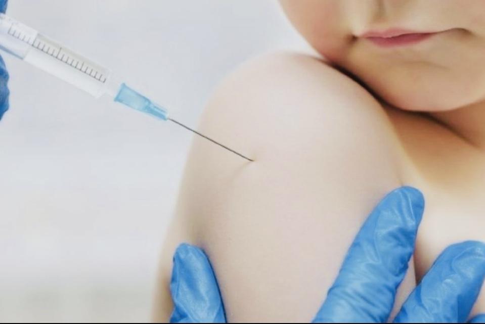 Los estados que lideraban la vacunación infantil ahora están rezagados a medida que amplían las exenciones